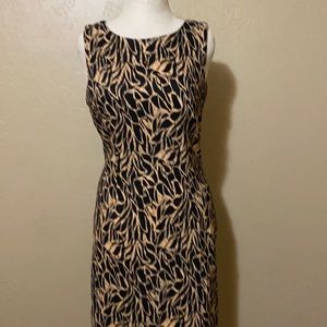 Fitted sleeveless dress